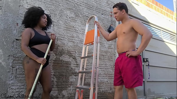 My neighbor is so hot, I made up an excuse to eat her outdoors