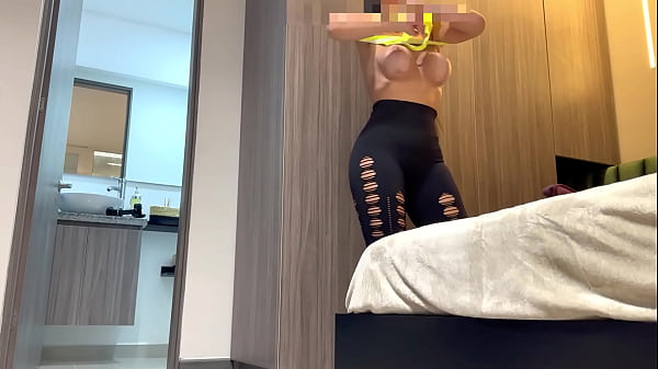 SPY CAMERA ON A FITNESS MODEL GETTING READY TO GO TO THE GYM (LEGGIN, BIG TITS, BIG ASS, LATINA)