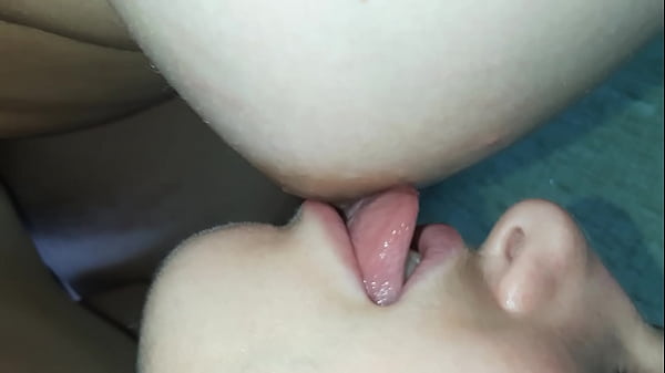 My pussy cums sitting on a chair - Girls fly orgasm