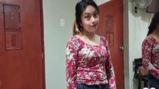 mi amiga colombian se queda a dormir en mi casa y me despierta mamandome la verga. la follo muy duro durante todo el dia a la muy zorra.