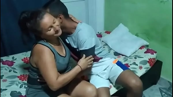 I fuck a mature woman in my house
