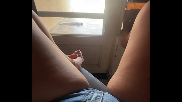 Walking along the sidewalk so my neighbors crave my ass, I love to provoke a neighbor I have