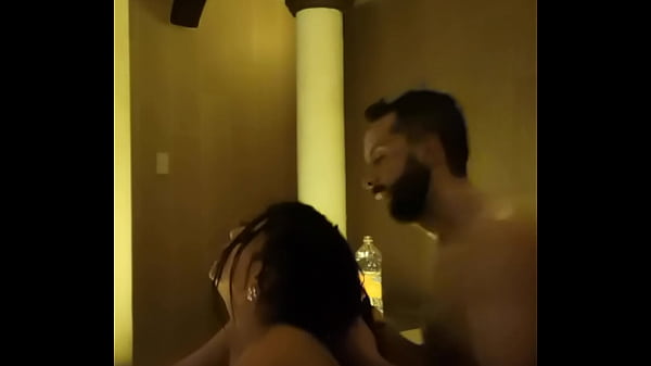 FUCKING ON THE FIRST DATE WITH A MALE FROM TINDER FROM TINDER HE TAKES ME TO THE JACUZZI OF THE MOTEL AND I RECORDED ME FOR YOU
