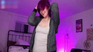 dorky camgirl teases you in a live show
