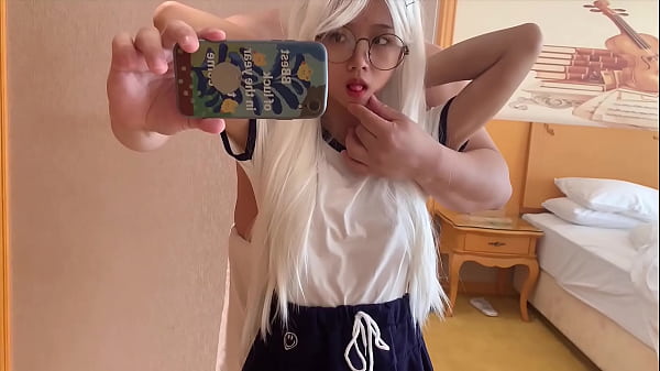 gf tried on a wig and started rubbing herself in the mirror damn