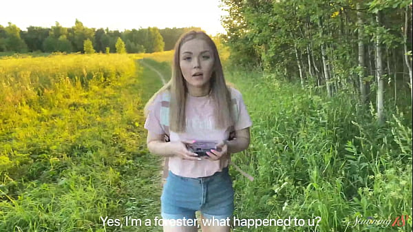 Curiosity Hook: Alexa Mills Enjoys a Wild Outdoor Session