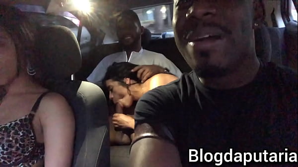 Couple makes up to fuck inside the couple's car, fucking loka and I end up giving shit.: