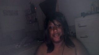 gamergirl plays with self on cam