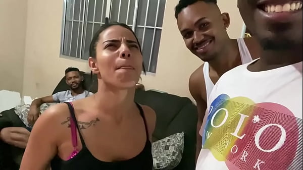 Team red for the top scenes in Brazil, Ruivinha with 3 black men