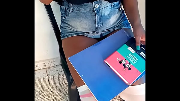 I went to do homework at my little friend's house and I ended up giving her pussy to her nice VISINHO I came