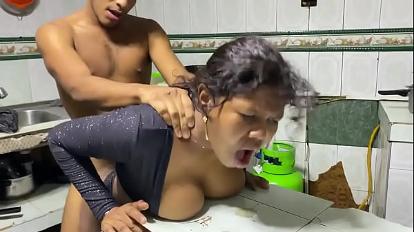 I fuck my stepmother's pussy