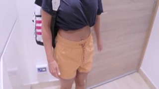 ukrainian girl is asking for help