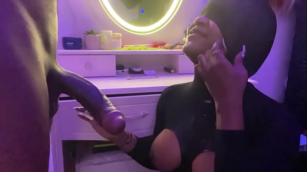 Ebony girl gives great blowjob times