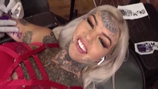 amber luke masturbates while getting tattooed