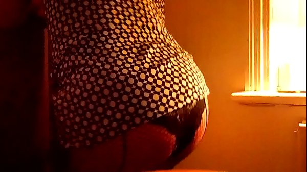 geordie thicky shaking that fat ass in fishnets.. god damn