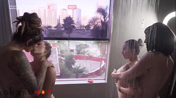 Me and My Girlfriends Playing in the Shower - Dread Hot, Ju Ink, Rave Girl and Sophie