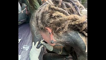 Tattooed Artist Gives Deep Blowjobs While Getting Inked