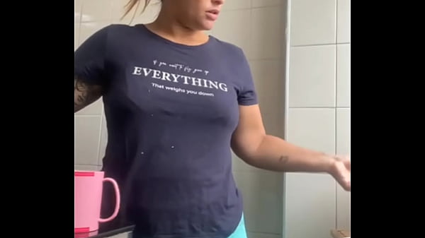 Would you fall on that big pussy, or are you disgusted by big pussies?