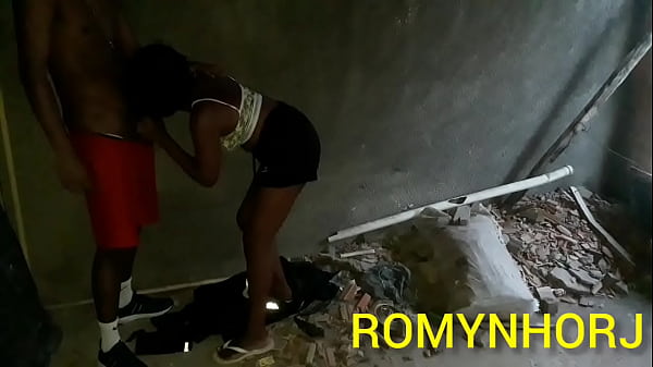 MORENO DA FAVELA DO RIO DE JANEIRO WAS HIKING, AND FOUND A NAUGHTY WHO LOVES TO FUDER IN THE STREET