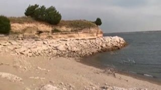 banging in exposed at a state park