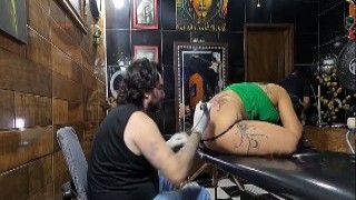Brass-Tattooed Brunette Fucks Ink Artist On The Stool